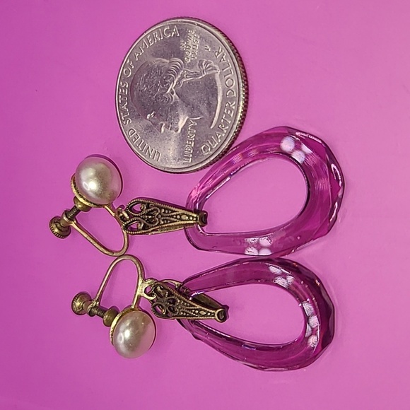 Vintage screw on dangle earring gold tone with purple color and faux pearl - Picture 7 of 7